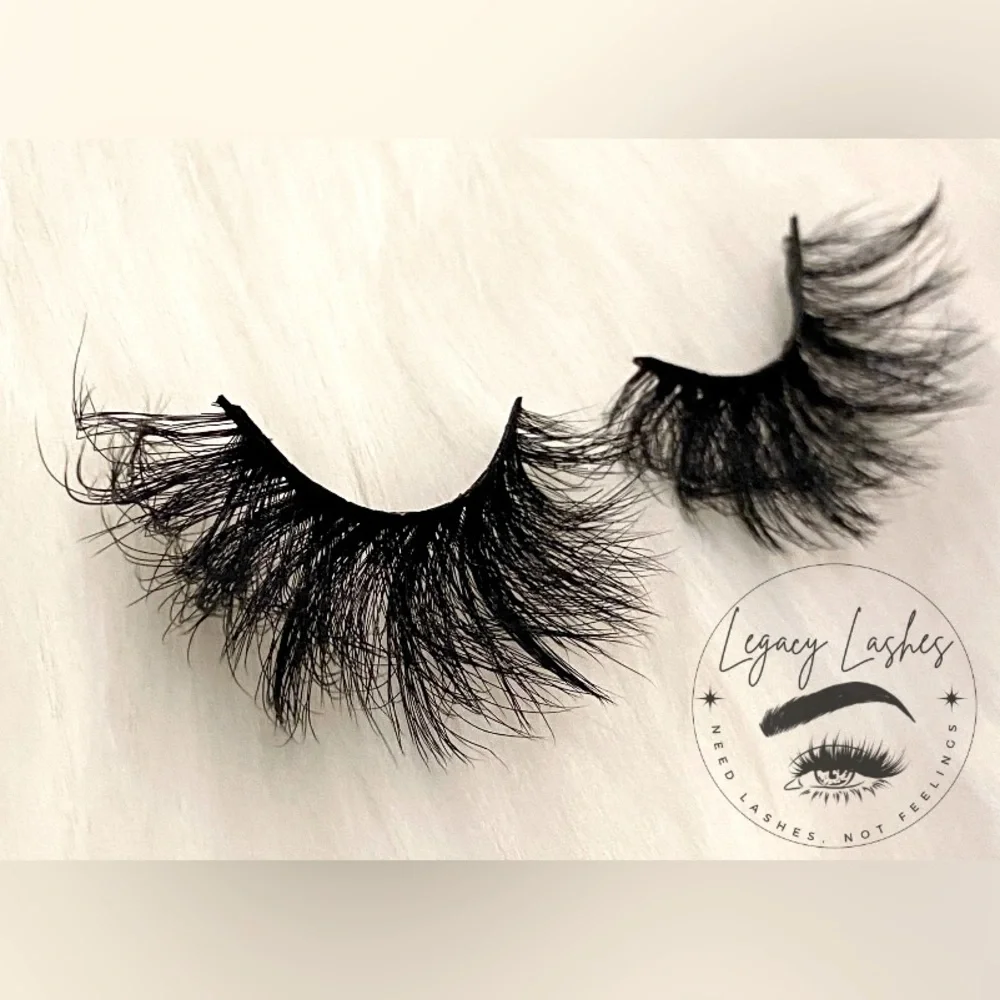 Juicy- Fluffy 22 MM Lash 🫶🏼 - Picture 2 of 3